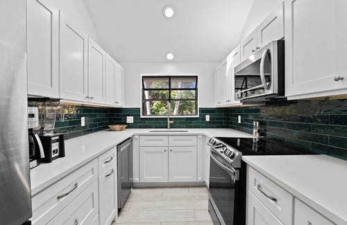 Siesta Key House | Island Sol - Private Pool, Pet Friendly next to Siesta Village and Siesta Beach