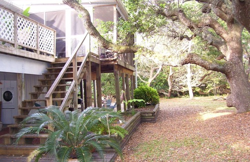 Surf City Cottage | Island Styled, Family-friendly, Pet Friendly, Peaceful Beach Cottage
