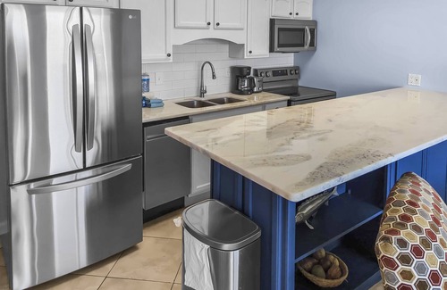 Fort Walton Beach Condo | Island Surf #7 - 2 Bd Beach front & pool side condo w/beach service!