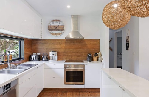 Cape Woolamai House | Island Surf House Beautiful spacious home next to the ocean.