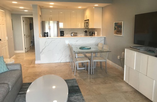 Estate Enighed Condo | Island Therapy - New Listing! Modern 1 Bed/1 Ba Condo at Grande Bay - sleeps 4