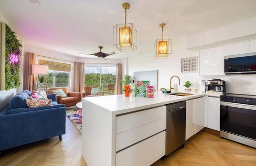 Blue Waters Condo | Island Time at Ocean Pointe Luxe 2 King Spa BR/BA, 2 Balcony
