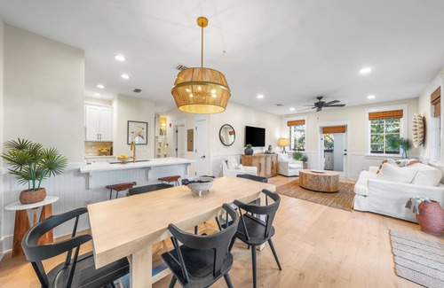 Rosemary Beach Condo | Island Vibes at Emerald Palm/2 Bedroom Condo Rosemary Beach/2 Bikes