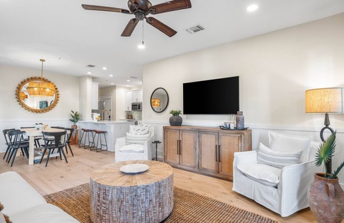 Rosemary Beach Condo | Island Vibes at Emerald Palm/2 Bedroom Condo Rosemary Beach/2 Bikes