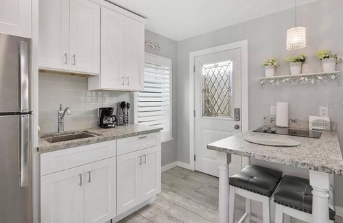 Clearwater Beach Cottage | Island Vibes Cottage | Amazing Location