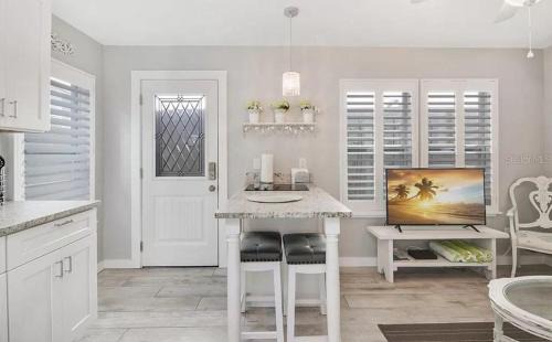Clearwater Beach House | Island Vibes Cottage