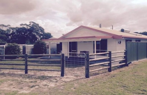 Lady Barron House | Island View Retreat - Lady Barron