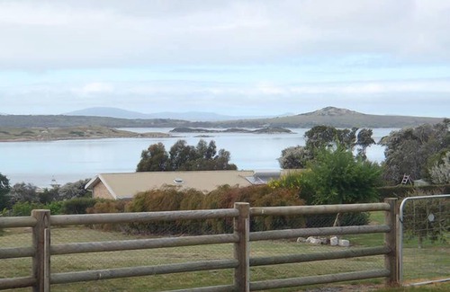 Lady Barron House | Island View Retreat - Lady Barron