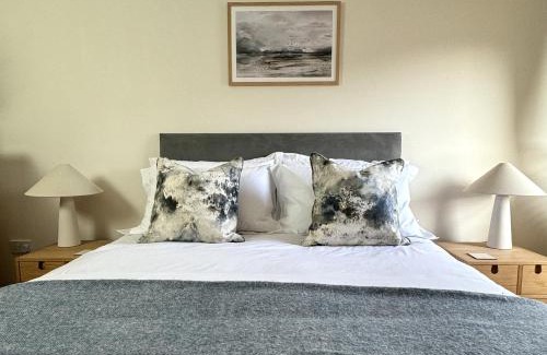 Oban Apartment | Island View - Spacious Two Bedroom Oban Apartment with Sea Views
