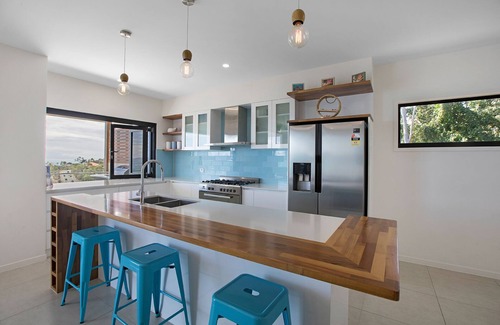 Airlie Beach House | Island Views - the perfect holiday home. Centre of Airlie Beach. More to offer