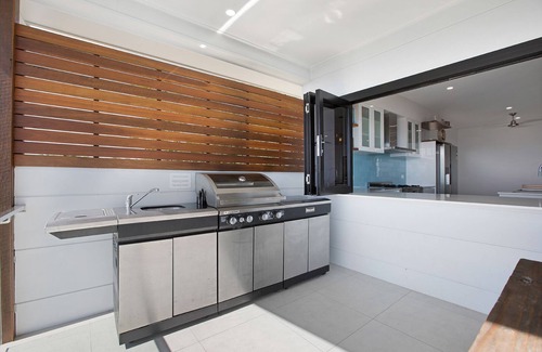 Airlie Beach House | Island Views - the perfect holiday home. Centre of Airlie Beach. More to offer