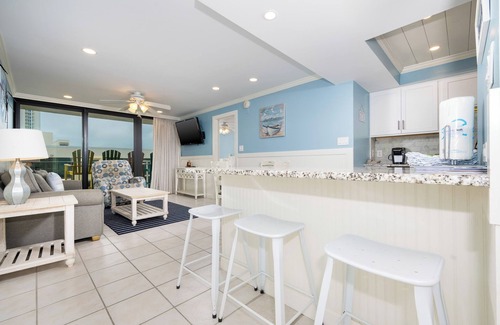 Gulf Shores Condo | Island Winds East 810 - Condo right on the beach!