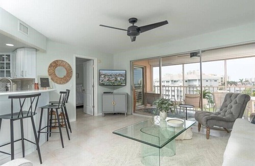 Marco Island House | ISLANDER COVE 402, 3 BR/2 BA WATER FRONT VACATION RENTAL