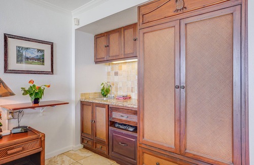 Wailua Apartment | Islander on the Beach 131 Direct Oceanfront Studio