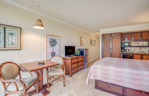 Wailua Apartment | Islander on the Beach 160 Direct Oceanfront Studio