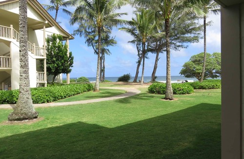 Wailua Apartment | Islander on the Beach 160 Direct Oceanfront Studio