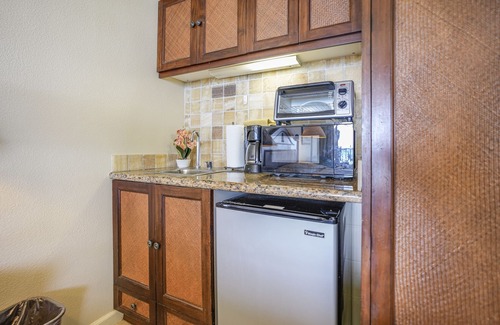 Wailua Apartment | Islander on the Beach 323 Ocean View Studio