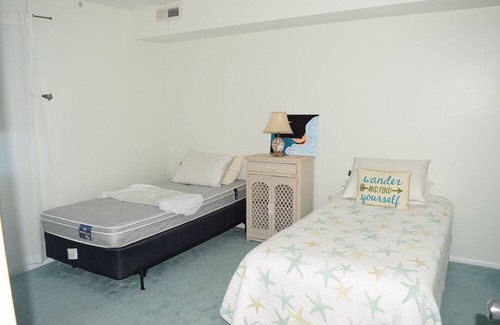 Sea Isle City Condo | Islander Plaza Condominium with a Pool