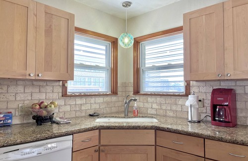 San Jacinto House | IslandSeabreeze-Steps to Beach+1 Night Stays+Great for Cruisers/Families/Couples