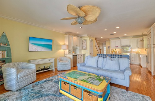 Bahama Village House | ISLE AZURE ~ Charming 3 Bed/3 Bath with Private Pool in Truman Annex!