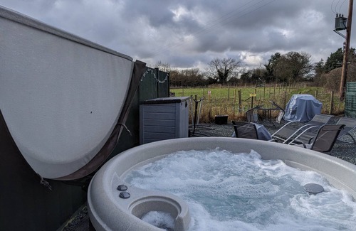 Llanfairpwllgwyngyll Cabin | Isle of Anglesey - cute dog friendly cosy cabin with dedicated EV charging