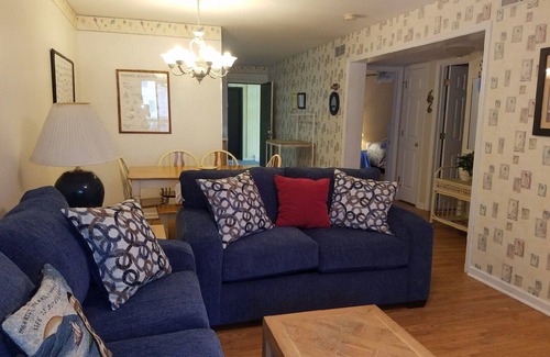 Isle of Palms Condo | Isle of Palms, beautiful condo, fossil display, 2 bedroom, 2 bath, highspeed net
