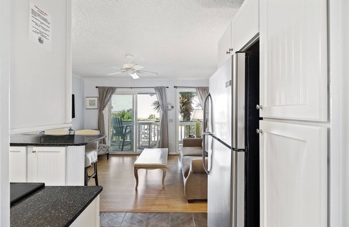 Isle of Palms Condo | Isle of Palms Sea Cabin with beach view! Pool, fishing pier, and beach access.