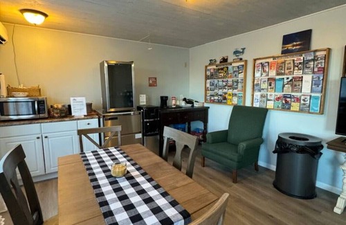 Trenton Apartment | Isleview Gallery Rm 11 - Walk to lobster shacks!