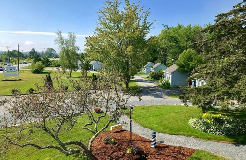 Trenton Apartment | Isleview Gallery Rm 11 - Walk to lobster shacks!