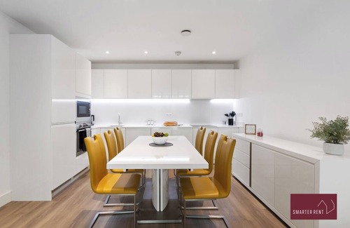 Syon Apartment | Isleworth - 2 Bed Flat with parking