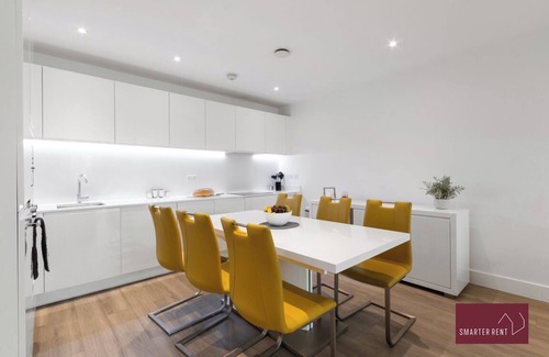 Syon Apartment | Isleworth - 2 Bed Flat with parking