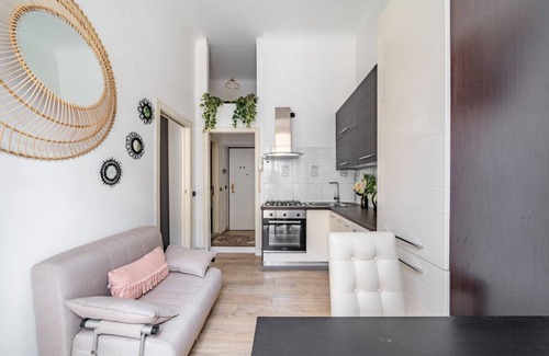 Zona Farini Apartment | Isola and Garibaldi District Lovely Apartment