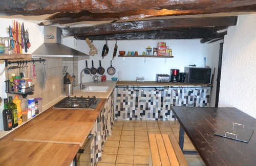 Courris Cottage | Isolated character house with 12-person swimming pool, 30 minutes from Albi.