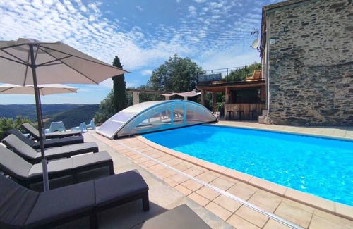 Courris Cottage | Isolated character house with 12-person swimming pool, 30 minutes from Albi.