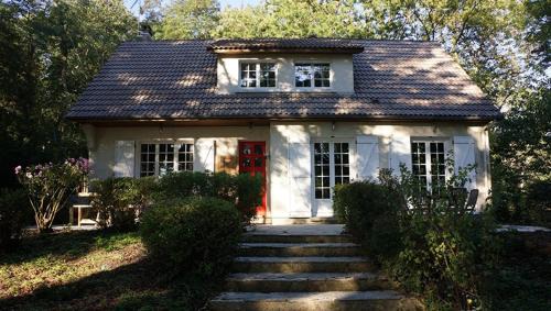Pontgouin Villa | Isolated housse, party allowed, lake, nature