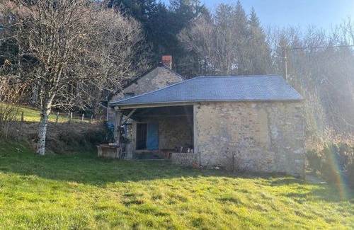 Villapourcon House | Isolated rustic house near Haut Folin
