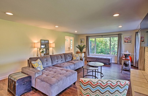 Squak Mountain House | Issaquah Home w/ Deck & Patio 16 Miles to Seattle!