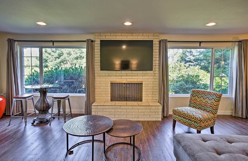 Squak Mountain House | Issaquah Home w/ Deck & Patio 16 Miles to Seattle!
