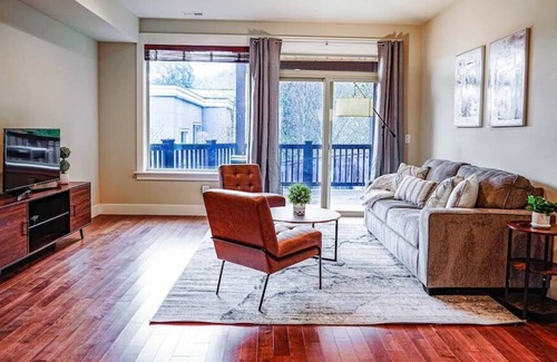 Issaquah House | Issaquah's spacious pet-friendly home near I90