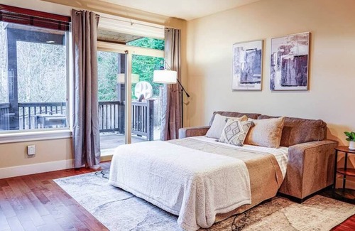 Issaquah House | Issaquah's spacious pet-friendly home near I90