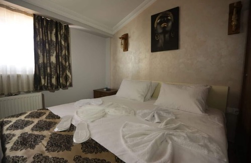 Gumussuyu Mahallesi House | ISTANBYL-Double bedroom 3