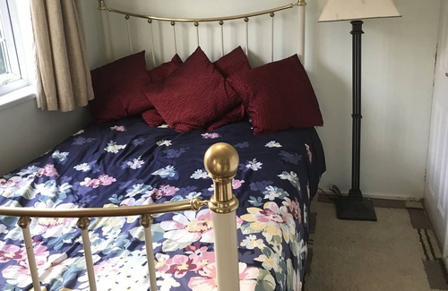Fairlop Apartment | It has a private garden