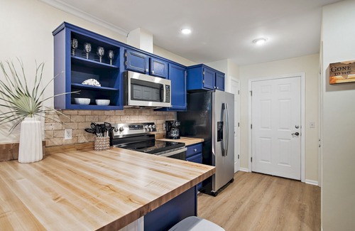 Sunnyside House | It's a Shore Bet @ Laguna Beach | 3 Min Walk to Beach | Pet Friendly | Fenced Yard | Sleeps 6