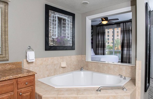 Las Vegas Resort | It's Vegas Baby! Spread Out in 2BR Deluxe Condo at Wyndham w/Hot Tub, Gym, Pools