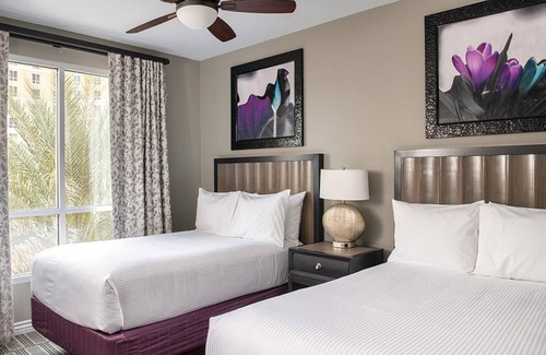 Las Vegas Resort | It's Vegas Baby! Spread Out in 2BR Deluxe Condo at Wyndham w/Hot Tub, Gym, Pools