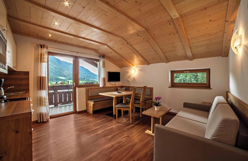 San Leonardo in Passiria Apartment | Holiday Apartment "Hahndl II" with Mountain View, Wi-Fi, Garden, Terrace and Balcony