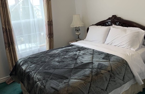 Niagara Falls Bed & Breakfast | ITALIAN Suite in SUSAN’S VILLA B & B / Hotel Garni- in Niagara Falls, Canada