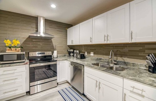 Hattiesburg House | It’s a beautiful renovated house with modern furniture and lovely decor.