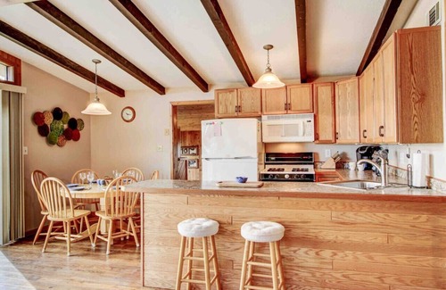 Breezy Point Cabin | It’s Fall Y’all! Leaves are changing, fall color last coming soon. Book now!