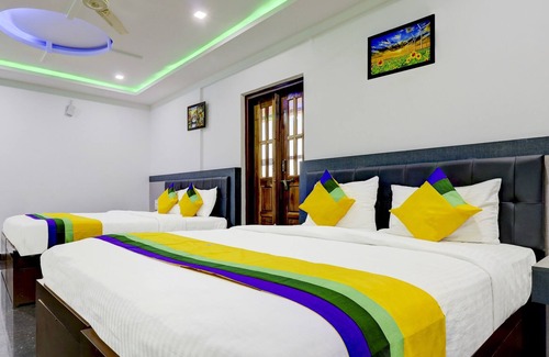 Mahadevpet Hotel | Itsy By Treebo - Hill View